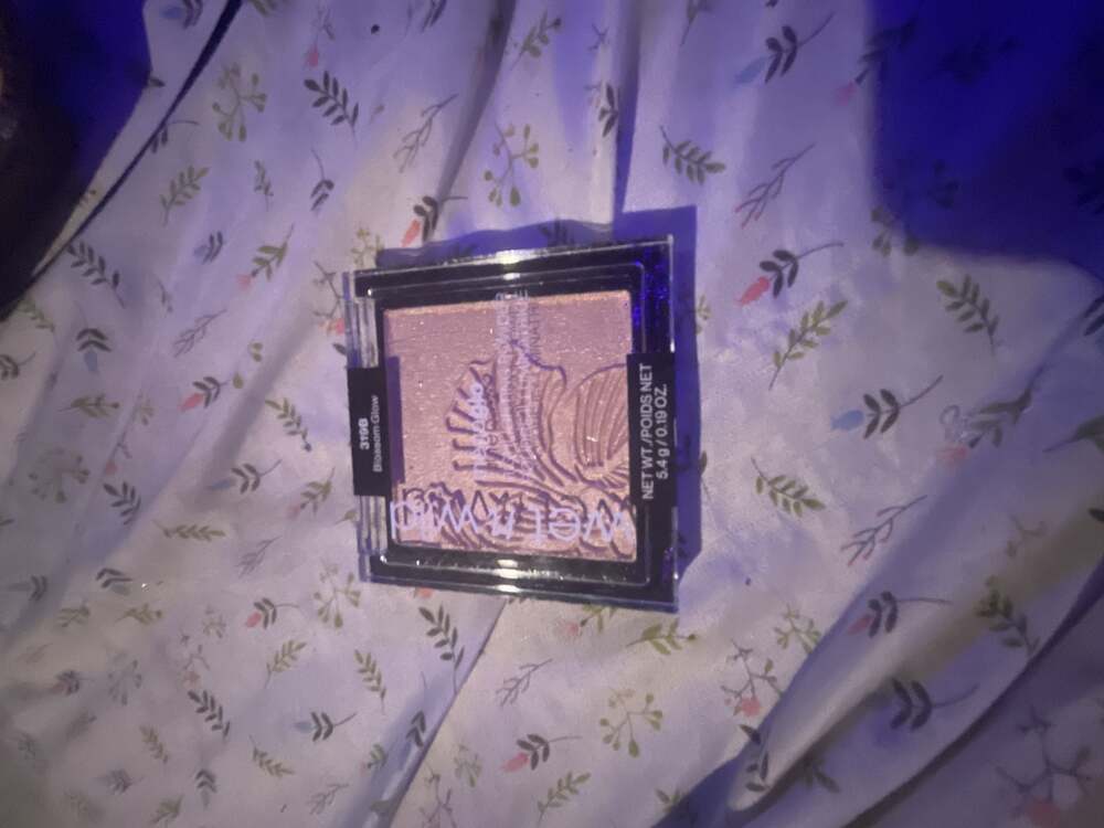 Wet n Wild MegaGlo Highlighting Powder in Blossom Glow 319B